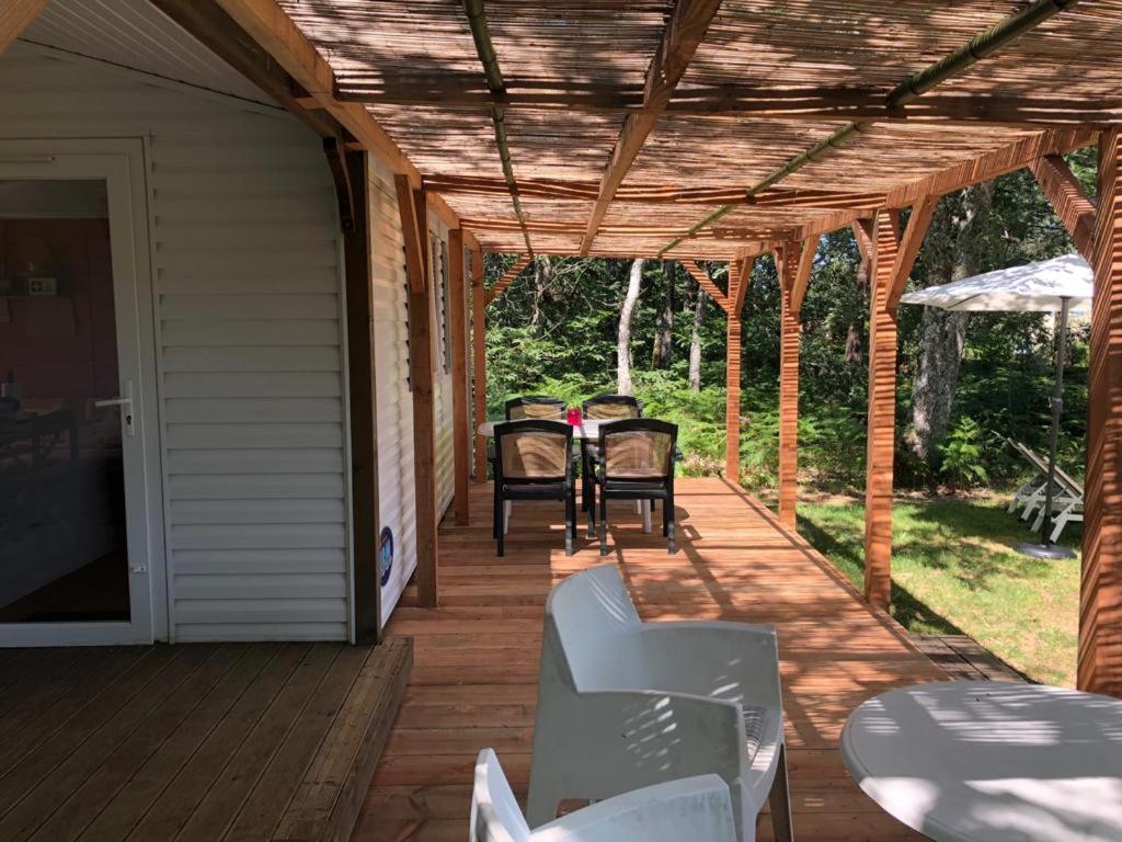 Вилла Les Cabanes De Rouffignac Экстерьер фото