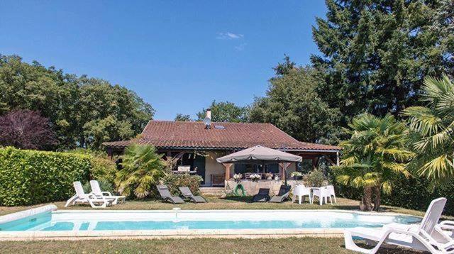 Вилла Les Cabanes De Rouffignac Экстерьер фото
