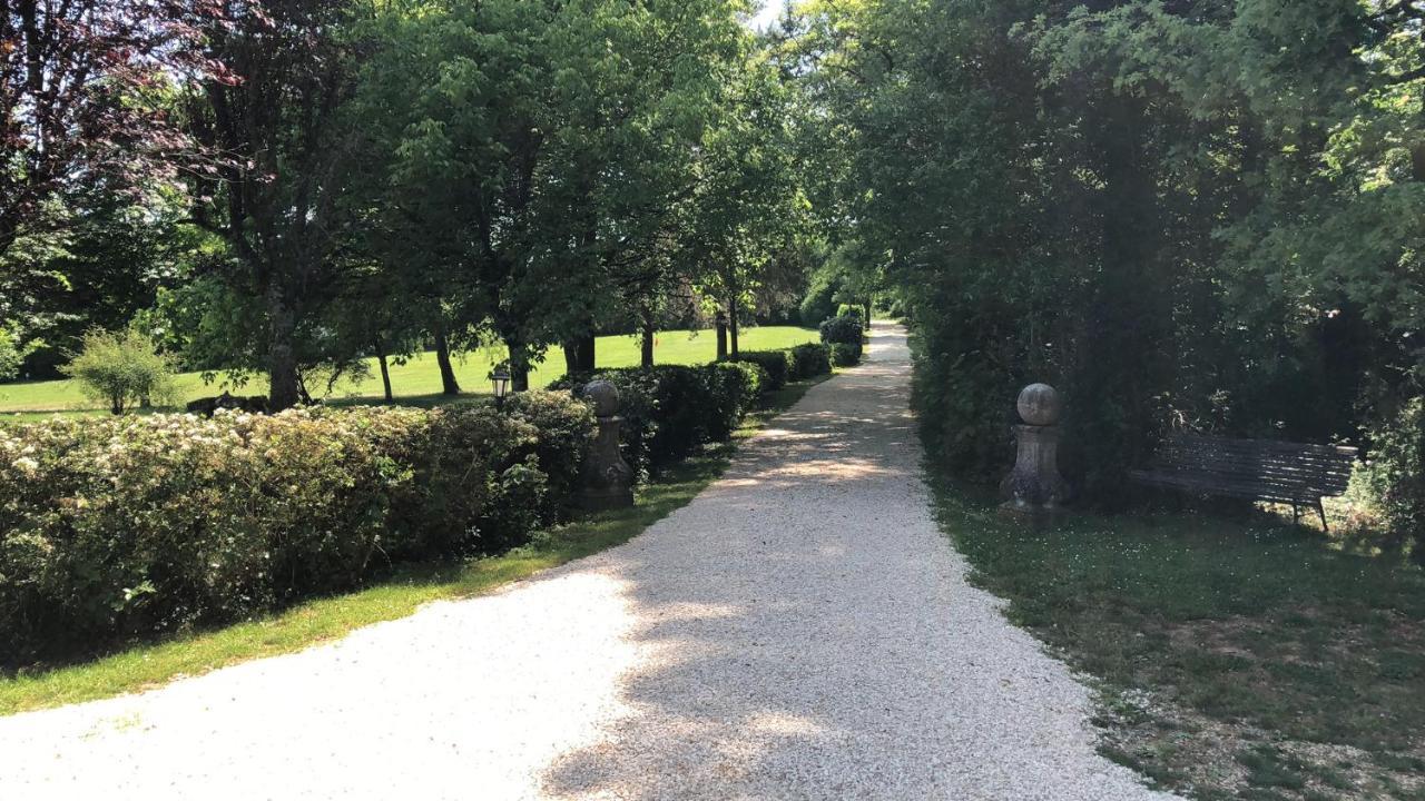 Вилла Les Cabanes De Rouffignac Экстерьер фото